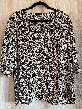 Well Worn Black and White Floral V-Neck Blouse